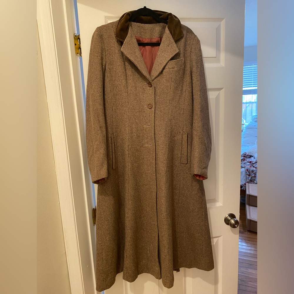 VINTAGE brown tweed long coat with contrasting velvet collar